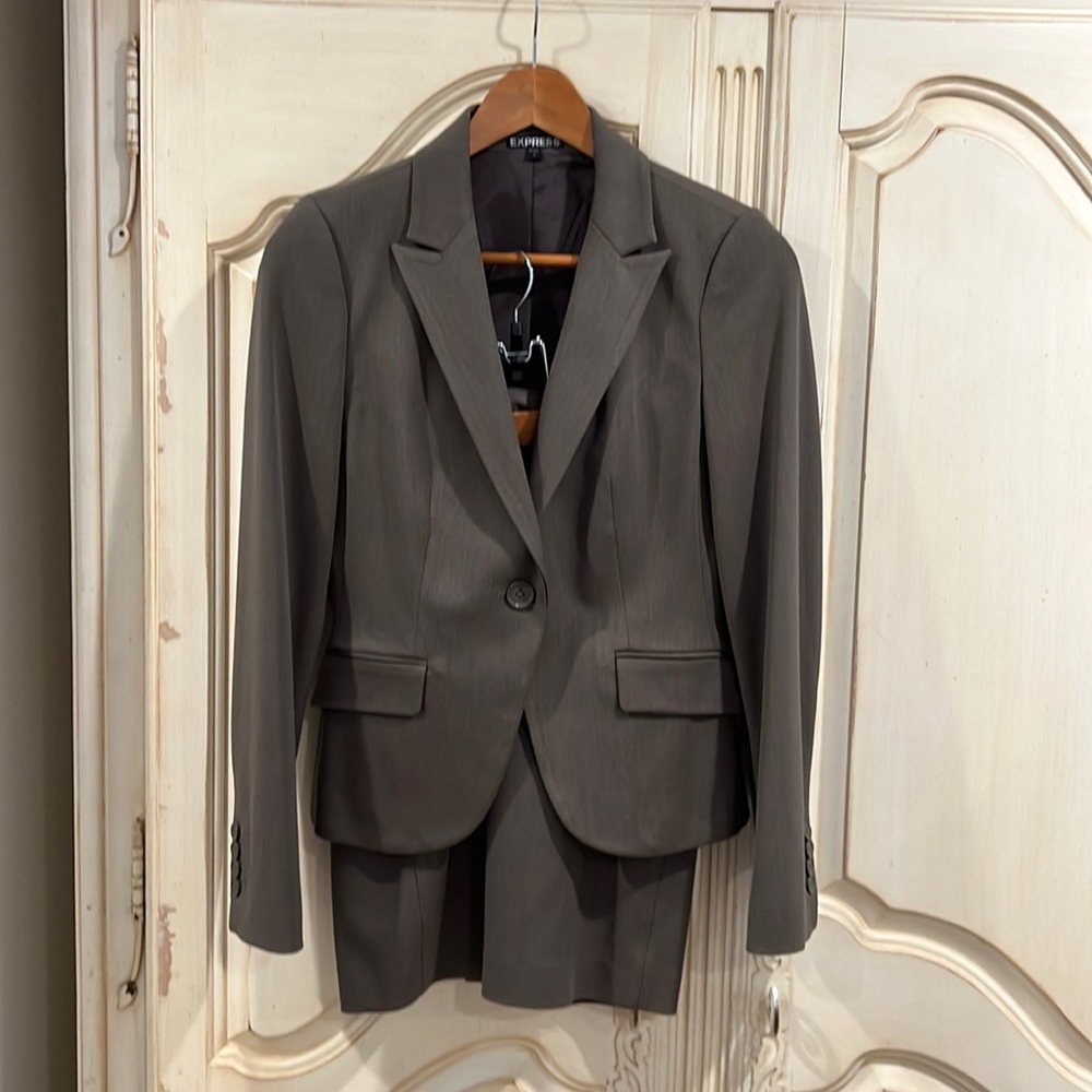 Express Suit